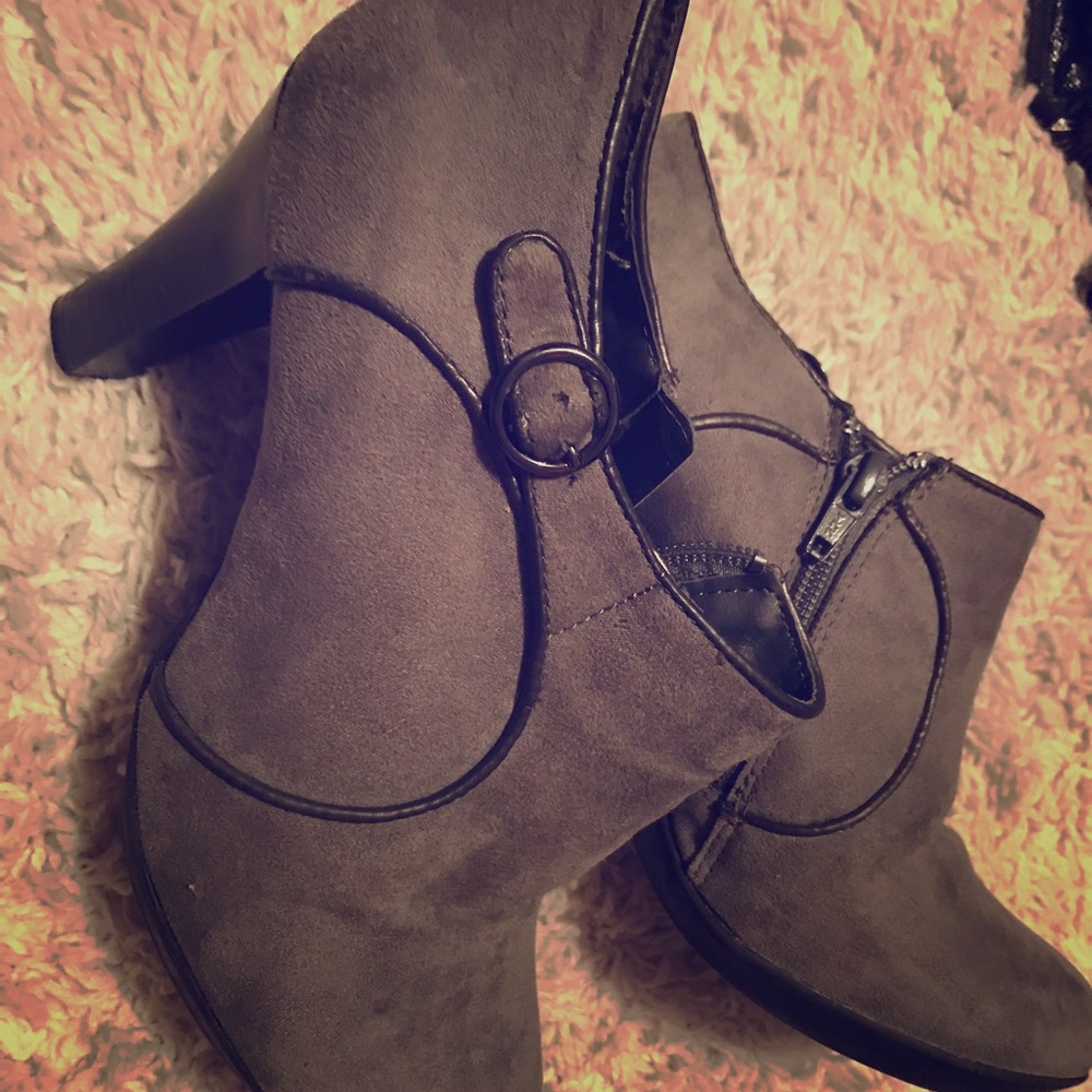 Women’s Solesensibility gray shoes